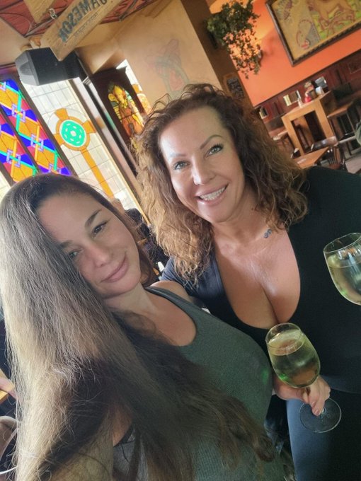Hello Amsterdam 😁😘 @laura_orsolya https://t.co/nE38QPNtGb<a class="tags" href="/tag/laura_orsolya">@laura_orsolya</a><a href="/tag/london"class="tags"><span>#london</span></a>