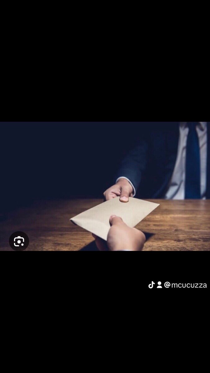 MicheleCucuzza2's tweet photo. CORRUZIONE IN SICILIA. Ammettiamolo: viviamo con sconcerto, preoccupazione per non dire allarme l’esplodere improvviso e dai risvolti inquietanti delle due inchieste partite tra ieri e oggi a Catania  per corruzione e voto di scambio politico-mafioso. TGSICILIA 17/4/24 https://t.co/SwKaCGfz11