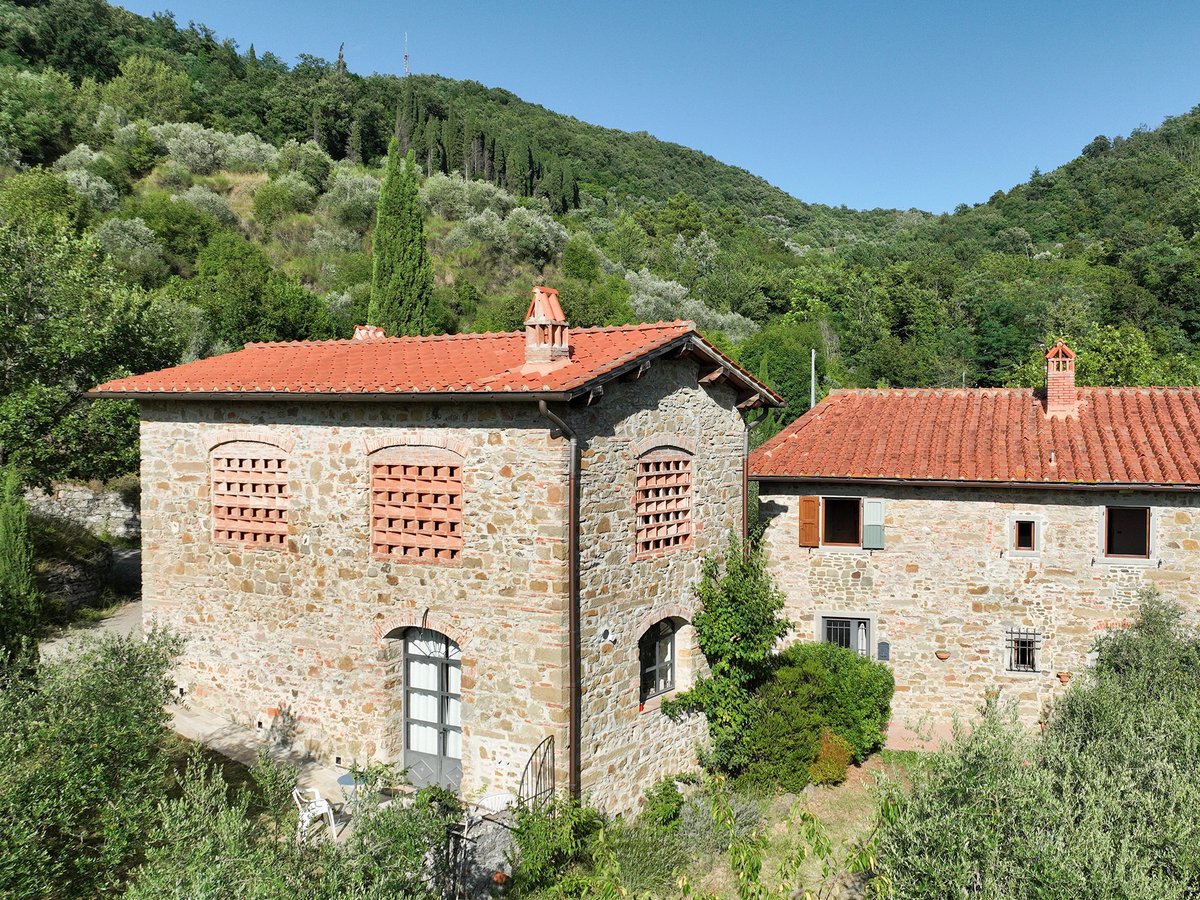 Nestled in the hills of Greve in Chianti, Italy sits Jenny and Dave Marrs' latest project: a 200-year-old villa steeped in history. 🍷 Step inside. >> hg.tv/3Jmwd0w