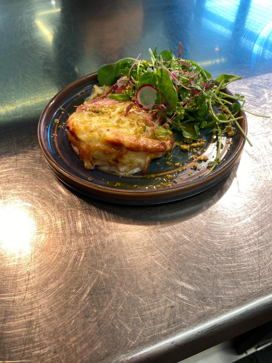 📷Starter of the Day📷

Double - Baked Cheese Souffle served with Spring Walnut Salad

#barnsleyisbrill #barnsleycollege #theopenkitchenbc