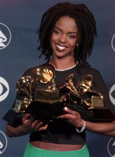 @historyinmemes For those who are wondering: Lauryn Hill participated in Amateur Night at the Apollo Theater in 1987. She chose to perform the Jackson 5’s timeless classic, “Who’s Lovin’ You.” The Apollo audience was notoriously tough to please, and Lauryn barely got through a few verses before…