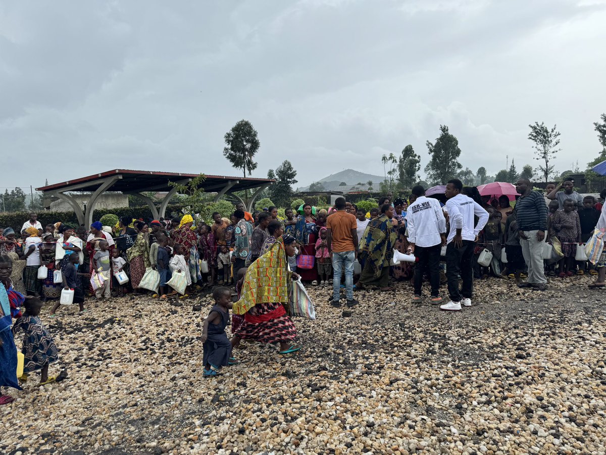 FG_dps's tweet photo. #RDC #Goma 

La délégation de la Force Grise conduite par sa Présidente @Miramwilarhe a posé un geste de charité au camp des déplacés à Goma. https://t.co/db7Z0vz8YB