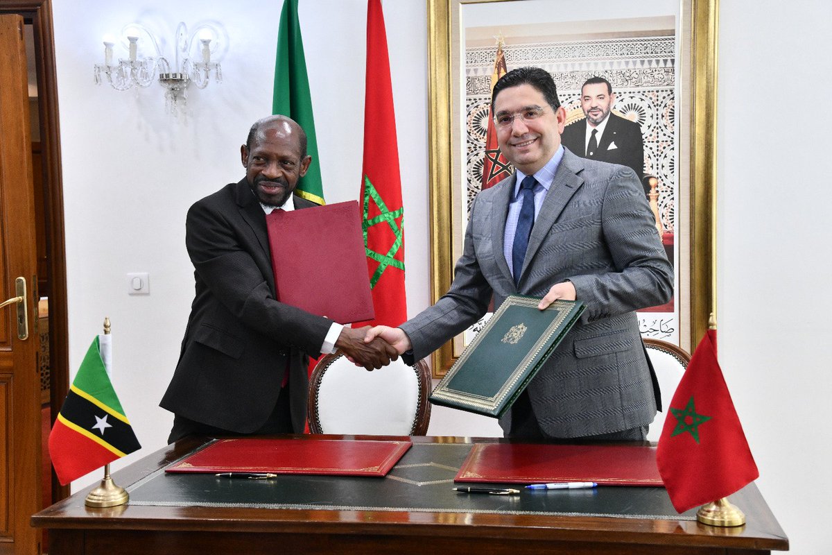 🇲🇦-🇰🇳| Following their bilateral meeting, MFA Nasser Bourita and his counterpart from Saint Kitts and Nevis, Mr. Denzil Douglas, proceeded, today in Rabat, to the signing of a joint communiqué between the Kingdom of Morocco and the Federation of Saint Kitts and Nevis.