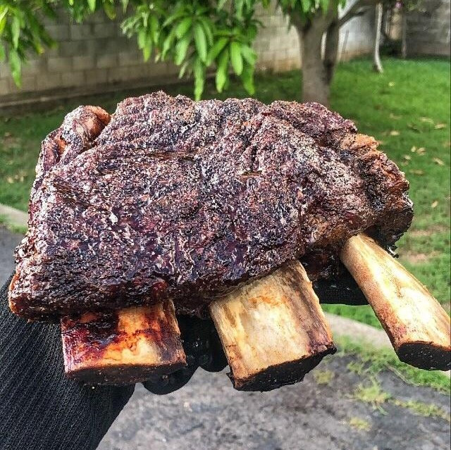 Ooooh, now here’s some ribs to believe in! Tuck in to these beaut beefies folks! 😋 🍖 🍖 📷 @downsouthbbq BEEF RiBS 🙌🏽 CAN WE TALK ABOUT THAT BARK AND SMOKE RiNG?! 😍 These shorties were seasoned with nothing but salt and pepper after a yellow mustard binder was applied