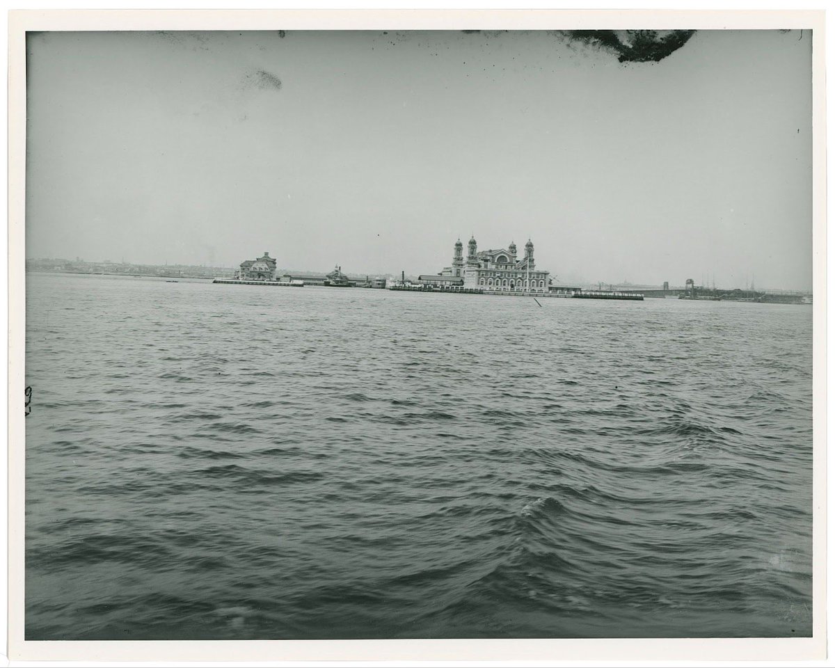 #OnThisDay in 1907 #EllisIsland processed 11,747 individuals making this the busiest day in Ellis Island’s history. The linguistic and cultural diversity of the processing station helped ease new arrivals on their first day in America.  📸: William Asadorian Collection. H67-0017