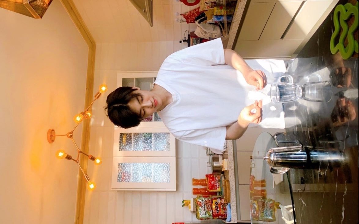 augustIune's tweet photo. whoever ends up with him is fr so lucky man is so handsome and tall he LOVES CAT (a father of 3) he cooks well he cleans he is full of love and affectionate he is talented and the list goes on (i need him in my life) https://t.co/GGUA4D44do