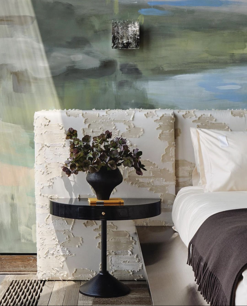 broxledotcom's tweet image. We love these layered textures and the tranquil palette used to create a bedroom that's as calming as it is stylish...

#BedroomBliss #TexturePlay #StylishInteriors

@rafaeldecardenas.ltd