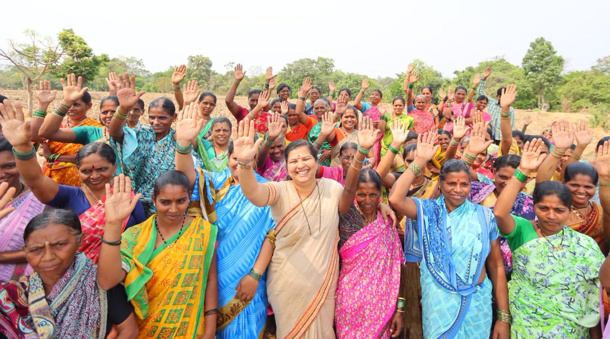 Glimpses from my #CampaignTrail with the women of Khanapur 

#DrAnjaliForUttaraKannada 
#LokSabhaElections 
#ಉತ್ತರಕನ್ನಡದ_ಅಭಿವೃದ್ಧಿಗಾಗಿ_ಡಾ_ಅಂಜಲಿ