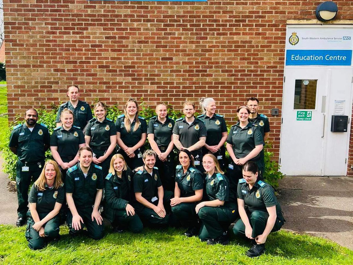 Congratulations to our newest Emergency Care Assistants who completed their course in #Bristol last Friday. 🚑 Well done everyone for all of your hard work! 🎉 Welcome to #TeamSWASFT 💚