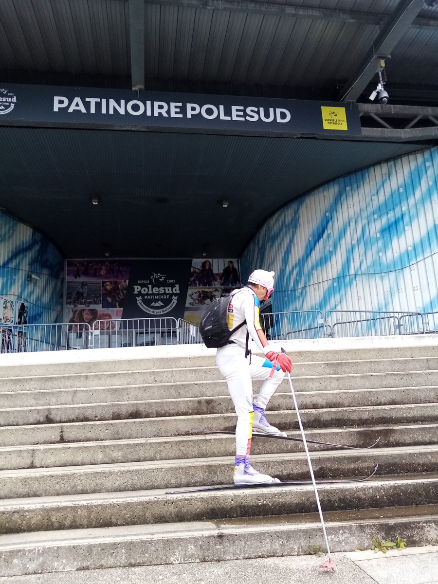 On est avec No Jo devant le Mountain Planet à l'Alpe Expo de Grenoble pour dire non aux JOP dans les Alpes ! Du ski sur le bitume c'est tout ce que nous promet cet énième folie olympique. Ni ici ni ailleurs !