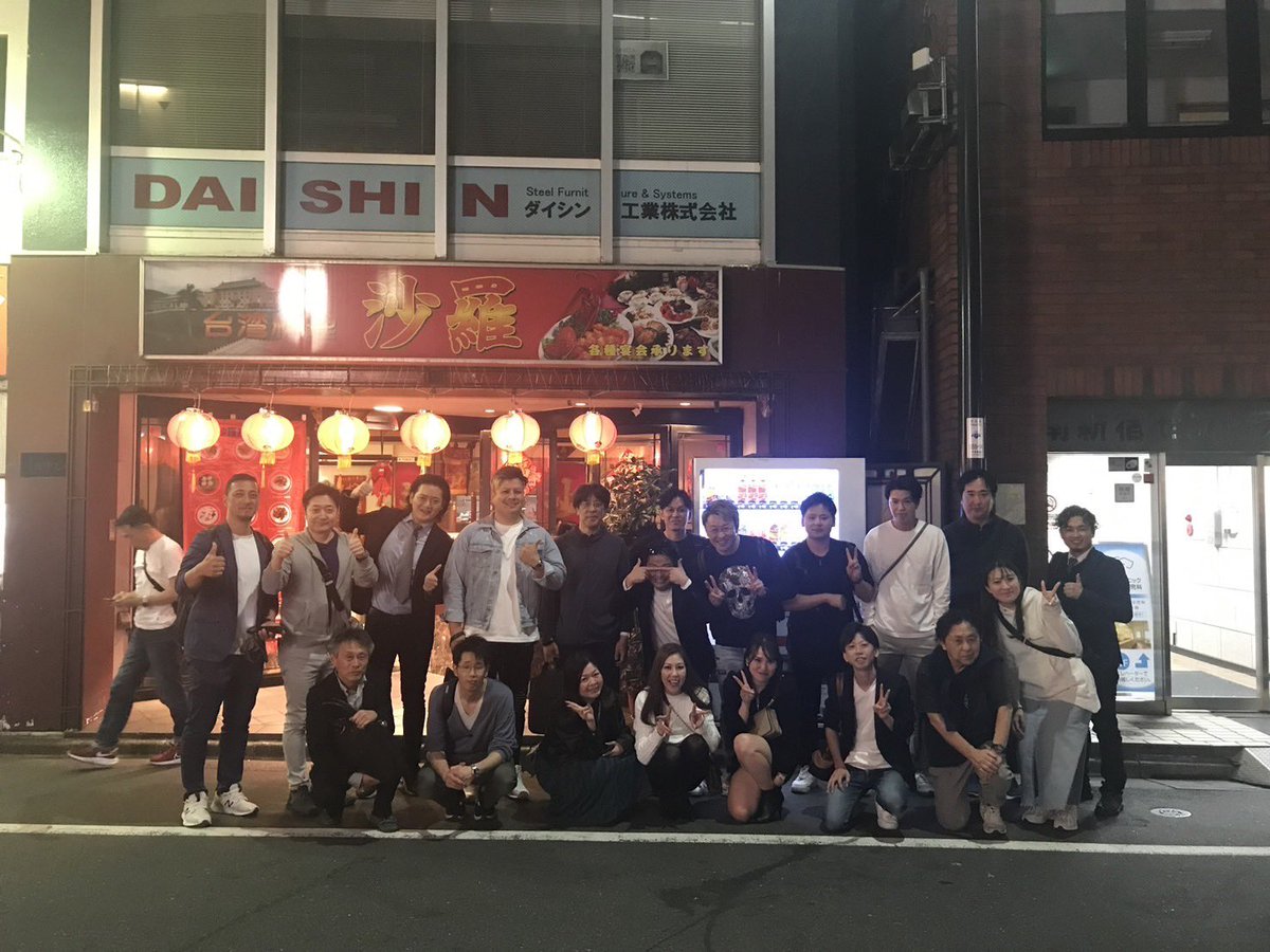 edward_takumi's tweet photo. 私は落ちこぼれなんです。
学歴もないし頭も良くないし、コミュ力ないし人脈もないし、スポーツも得意ではないし、容姿はそこそこやし、お酒はそれなり飲めるし、体力もあるし、良い嫁がおって、仕事しか上手くいかないんです。毎日感謝されて、最高の仲間と美味しいご飯を食べて夢語って、すみません https://t.co/LsGJ5NI7iE