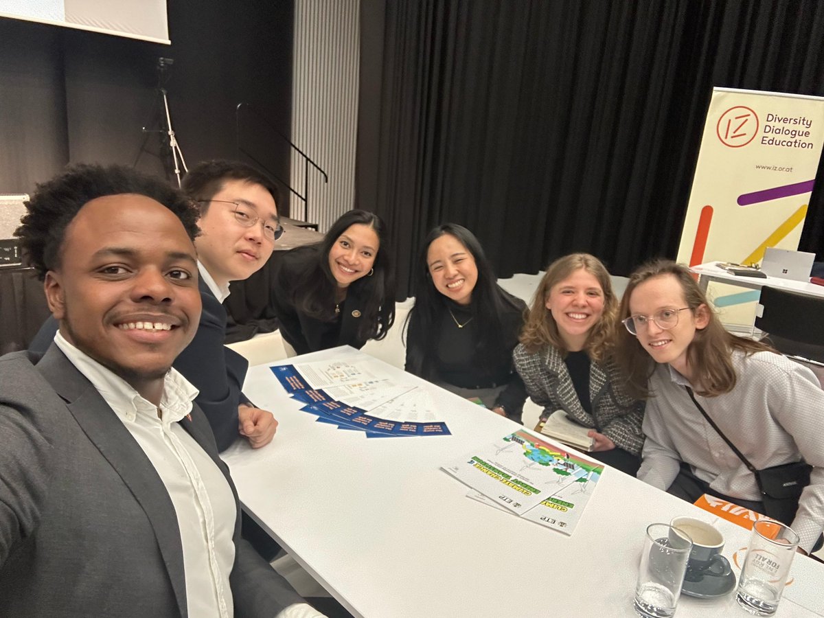 Today, SEforALL's Team joined the 4th Applied Human Rights in the World Café, hosted by the University of Applied Arts. ✨Sparking conversations with youth, we proudly showcased our dedication to a #cleanenergy transition that leaves no one behind & unlocks new opportunities!