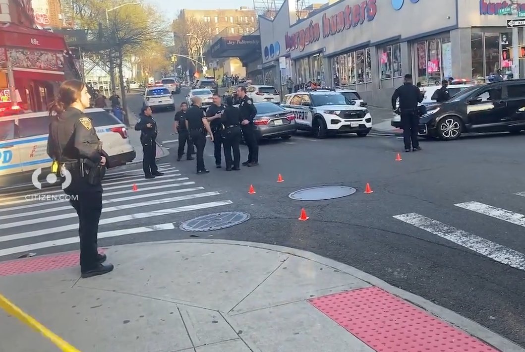 QUADRUPLE SHOOTING: Gunmen on mopeds kill 1, wound 3 in Bronx drive-by bit.ly/4aZ66Zi