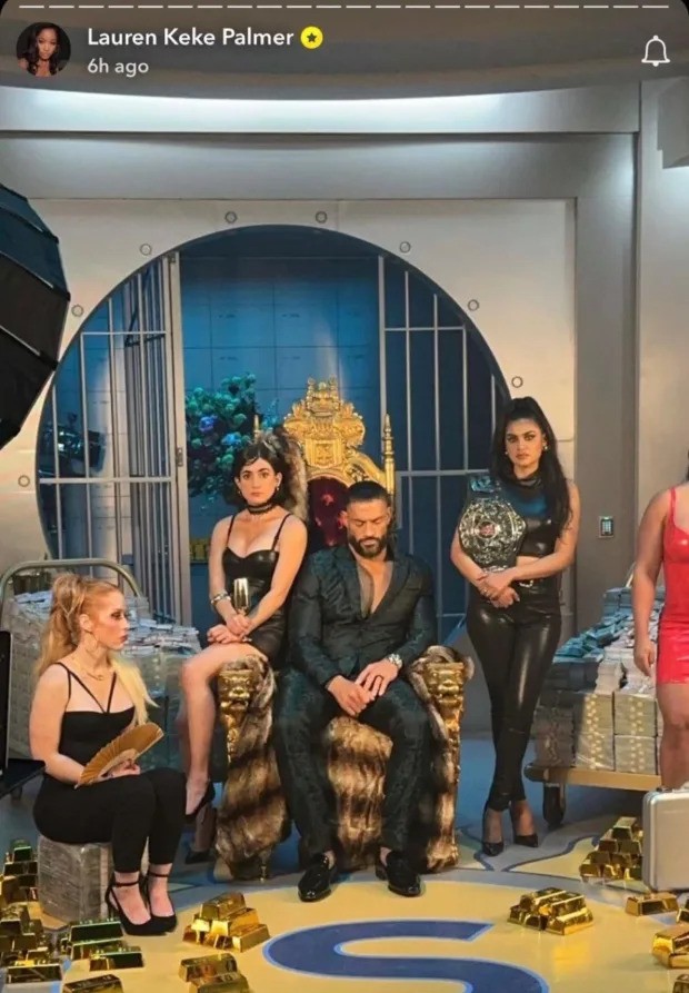 EliteClubS0B's tweet photo. Roman Reigns is filming "Good Fortune," a heist comedy with Keanu Reeves, Seth Rogen, Keke Palmer, and many more.

He ain't coming back soon 😭 https://t.co/OnBy0XzkDq