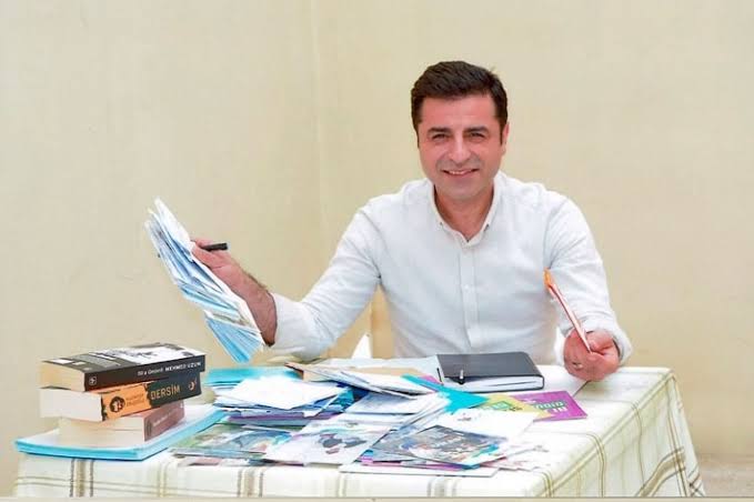 O bizim onurumuzdur. Onurumuzla oynamayın.
#SelahattinDemirtaş