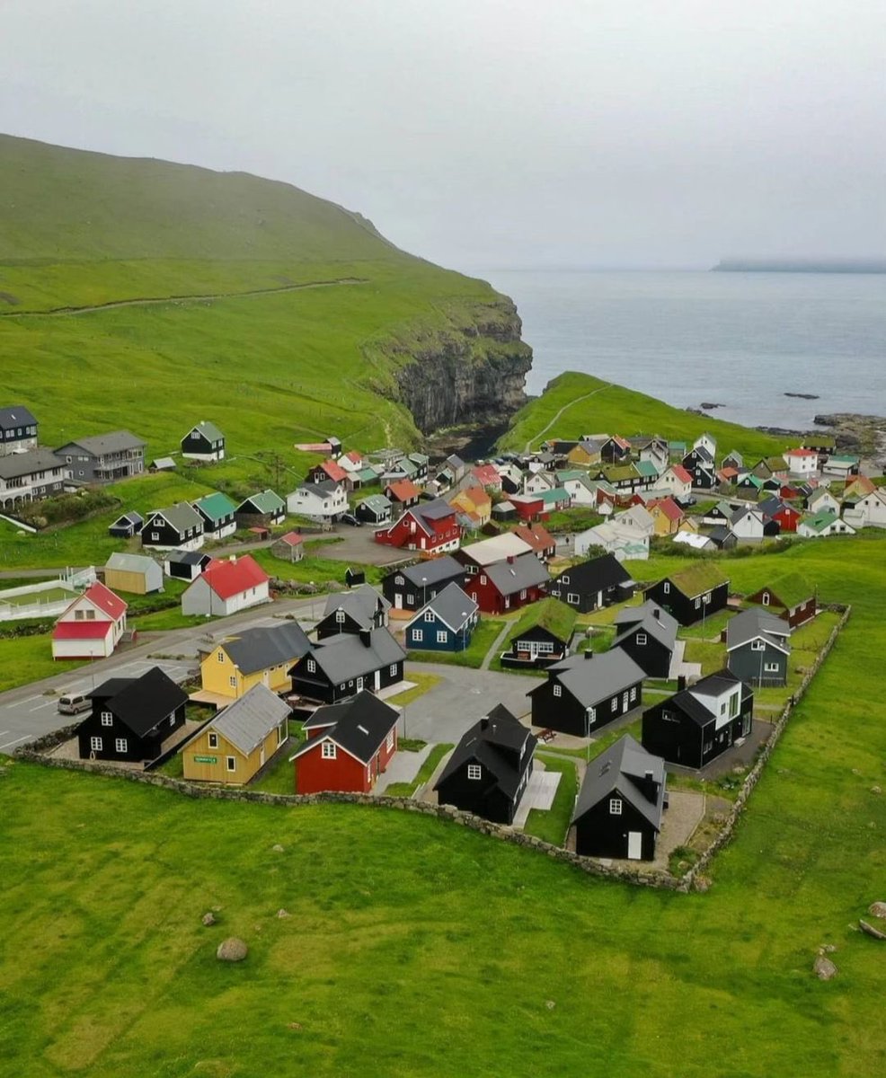 📍Gjógv is a picturesque village located on the northeast tip of the island of Eysturoy in the Faroe Islands 🇫🇴 

#FaroeIslands #Wednesday