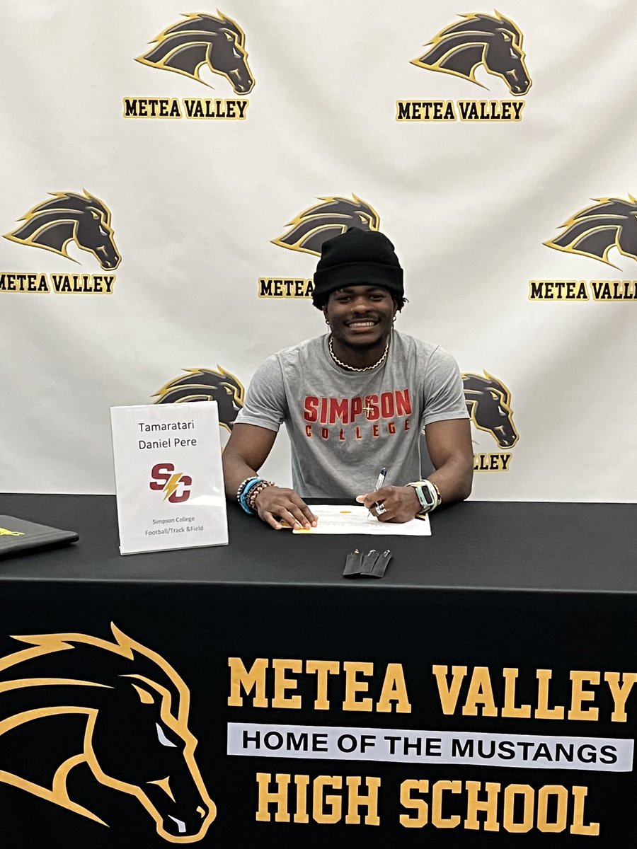 MVMensXCTF's tweet image. 4 athletes associated with our program are heading to the next level to continue their athletic journey. Congrats to @LVlerah @austinxctf @Christian07lee @ @DanielTpere! 👏🏽👏🏽👏🏽👏🏽
🖤💛💪🏽 @MeteaAthletics @MeteaBoosters @meteavalley @MeteaXCTrack