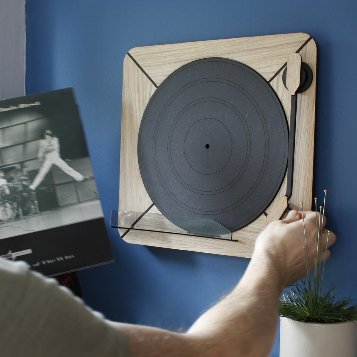 Gilbert13design's tweet photo. Who's excited for Record Store Day on Saturday? Support your local record store and display your latest vinyl finds on this wall hanging or free standing vinyl record display https://t.co/jh2oraDTv4  #RecordStoreDay2024 #RecordStoreDay #vinylcommunity #vinylrecords @RSDUK #RSD24 https://t.co/XKDi4AjD2Q