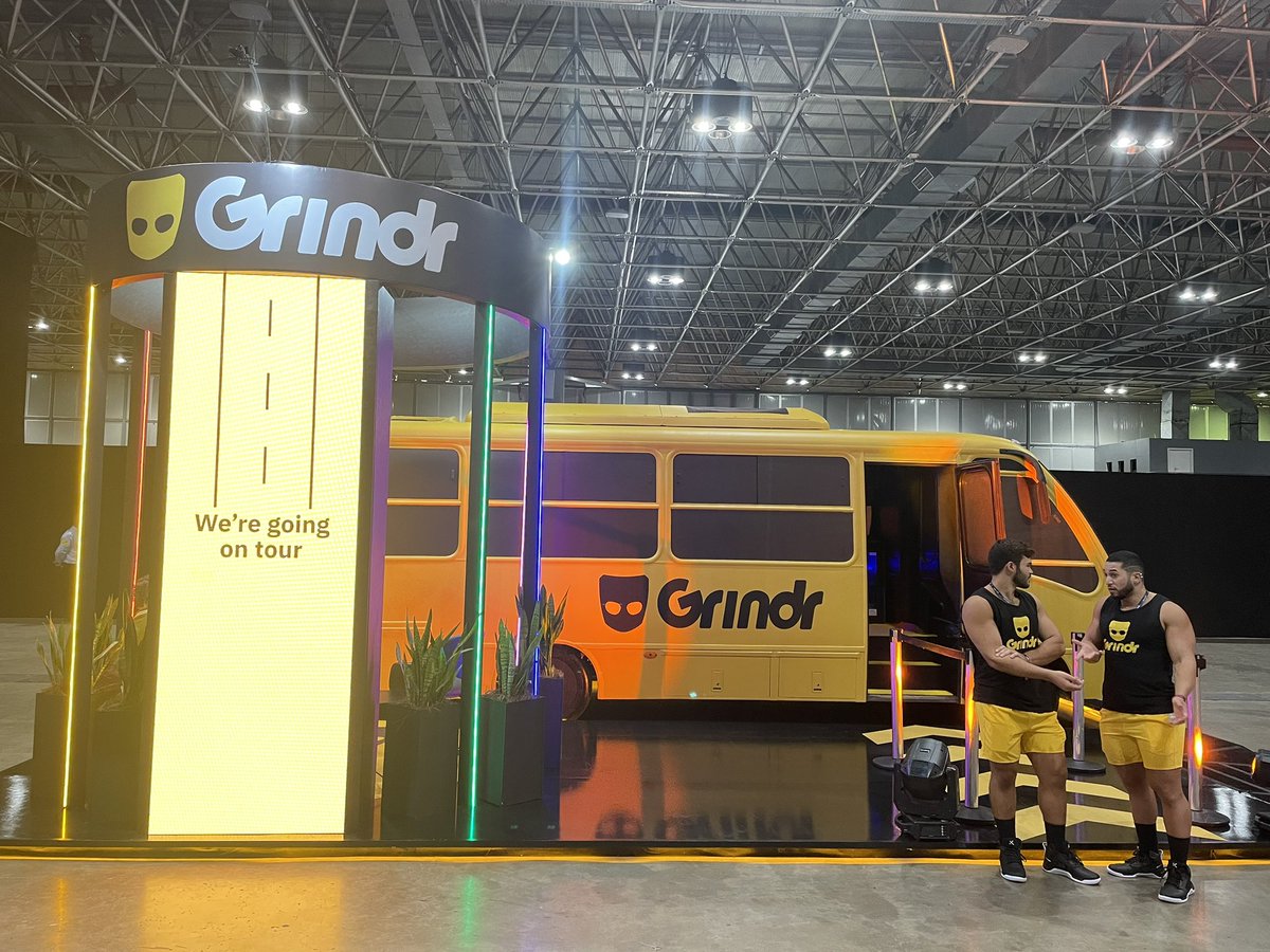 biocomponente's tweet photo. morrendo que to num evento de tech e tem um stand do grindr pqp https://t.co/ns2sgGyJwS