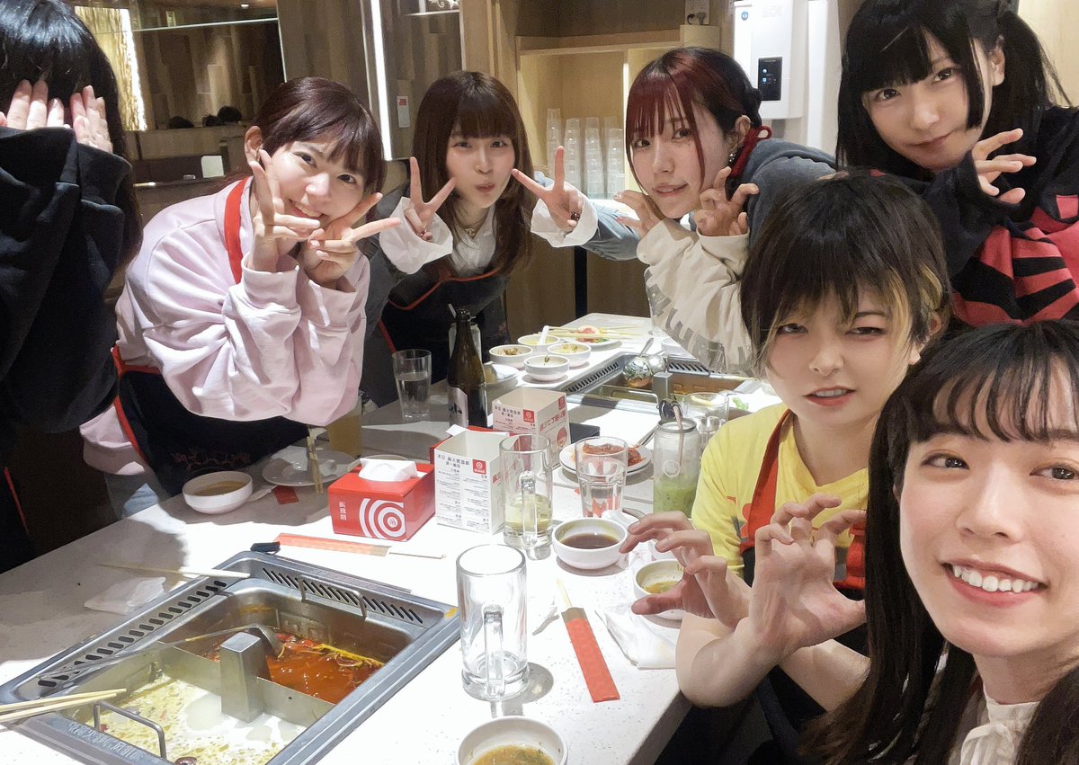 reichan_Chiwa's tweet photo. 偶想Drop メンバー大集合鍋パーティー
(咲ちゃんは、予定が合わず欠席) https://t.co/xWOuChFld1