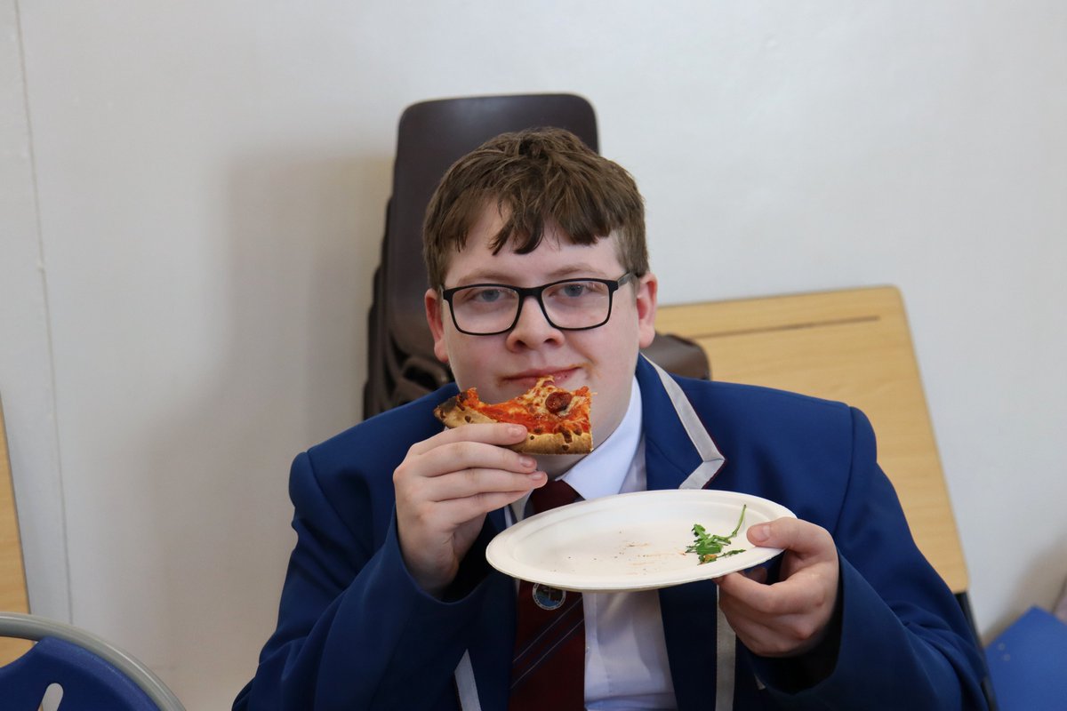 Let's give a big shoutout to our amazing Year 11 students for their fantastic merit success! To celebrate their achievement, their Year Head, Miss Boyle, threw a pizza party with the help of The Dough and Arrow. Keep up the excellent work!