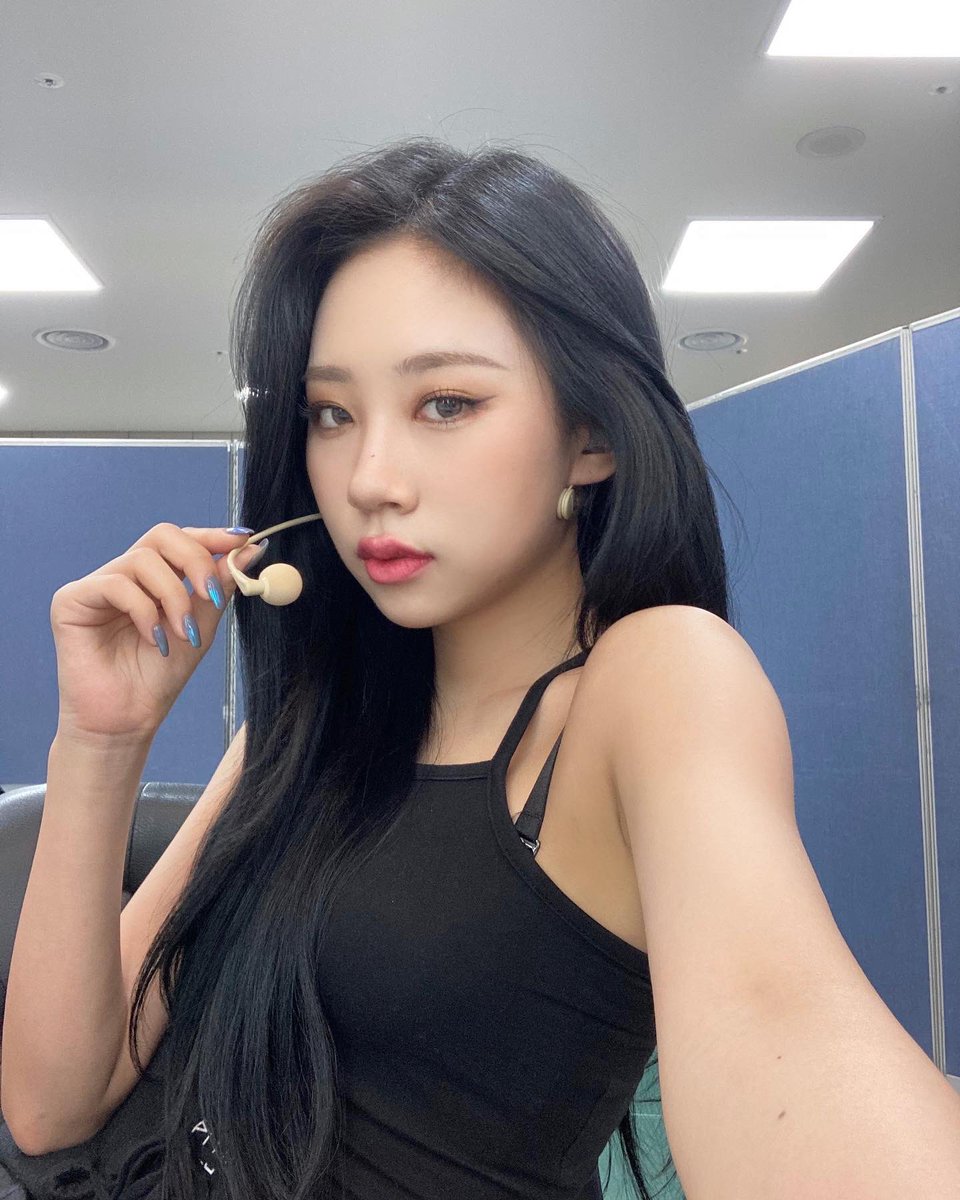 Pasaba por aqui a comentarles que su humilde servilleta se escapo tantito para diafrutar del #𝙼ǝ𝚛ma𝕚ds·魚·𝚍e𝚋ū𝕥 porque claro no me lo iba a perder y más porque quería disfrutar del #թ𝕝a𝚢𝕚ngʼ共·𝑓𝕚rǝ en primera fila sacando lo fan 

— — ୭ৎ 𝕥āg, 𝑦𝚘𝚞'rə #𝓜oon