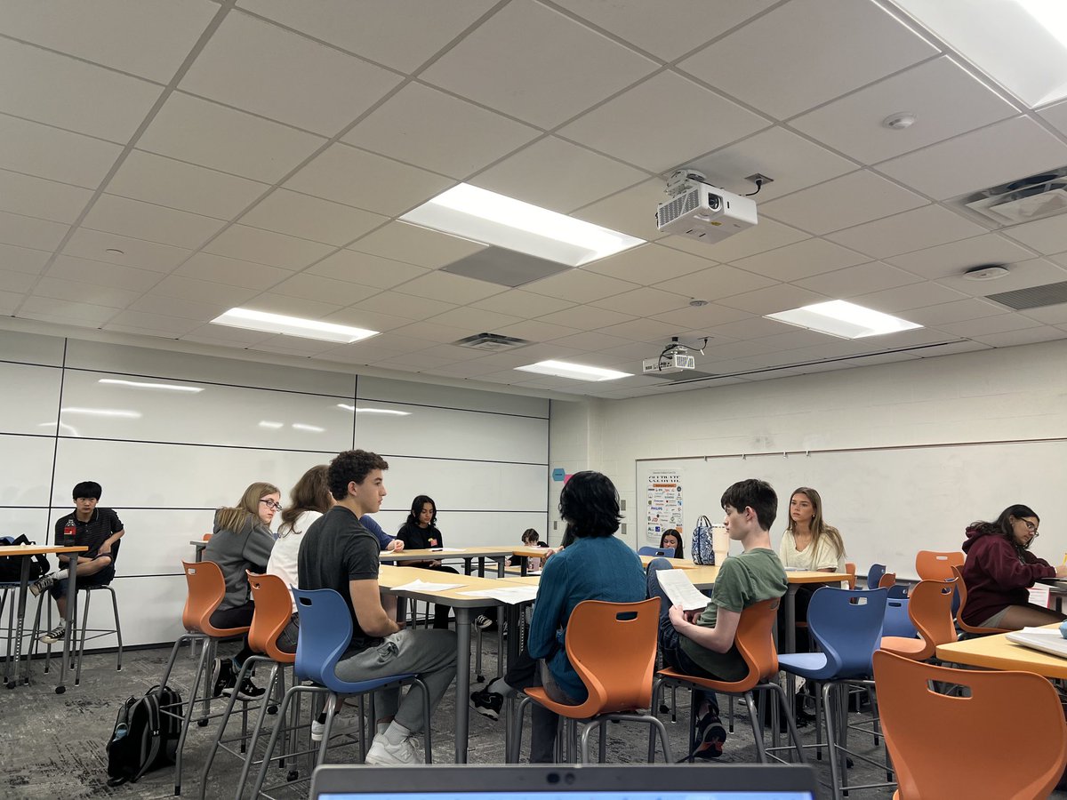 KMaloneySTEM's tweet photo. Research ethics Socratic Seminar @IAFultonSchools #ResearchandPinnacleProject (with a nod to our introverts, active listening is equal engagement to speaking) https://t.co/1ILiXZbynW