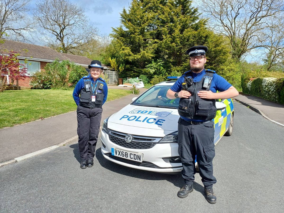 This morning PCSO'Ashley SMITH & PCSO Joanne RICE have been out with @WorcsTS providing reassurance and advice to #Pershore residents following a recent spate of #RogueTraders in the Pershore area! #TeamWork #Prevention 👮🏼 3879