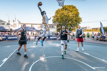 MAMY TO! Organizowany przez @GdyniaSport w @MiastoGdynia turniej 3X3 GDYNIA🏀 w tym roku w formule @FIBA3x3 LITE QUEST! Zwycięzcy awansują do CHALLENGERA w BORDEAUX 🇫🇷 Równolegle odbędzie się turniej dla dzieci i młodzieży w kat.U13-U17 worldtour.fiba3x3.com/2024/challenge… @PZKosz