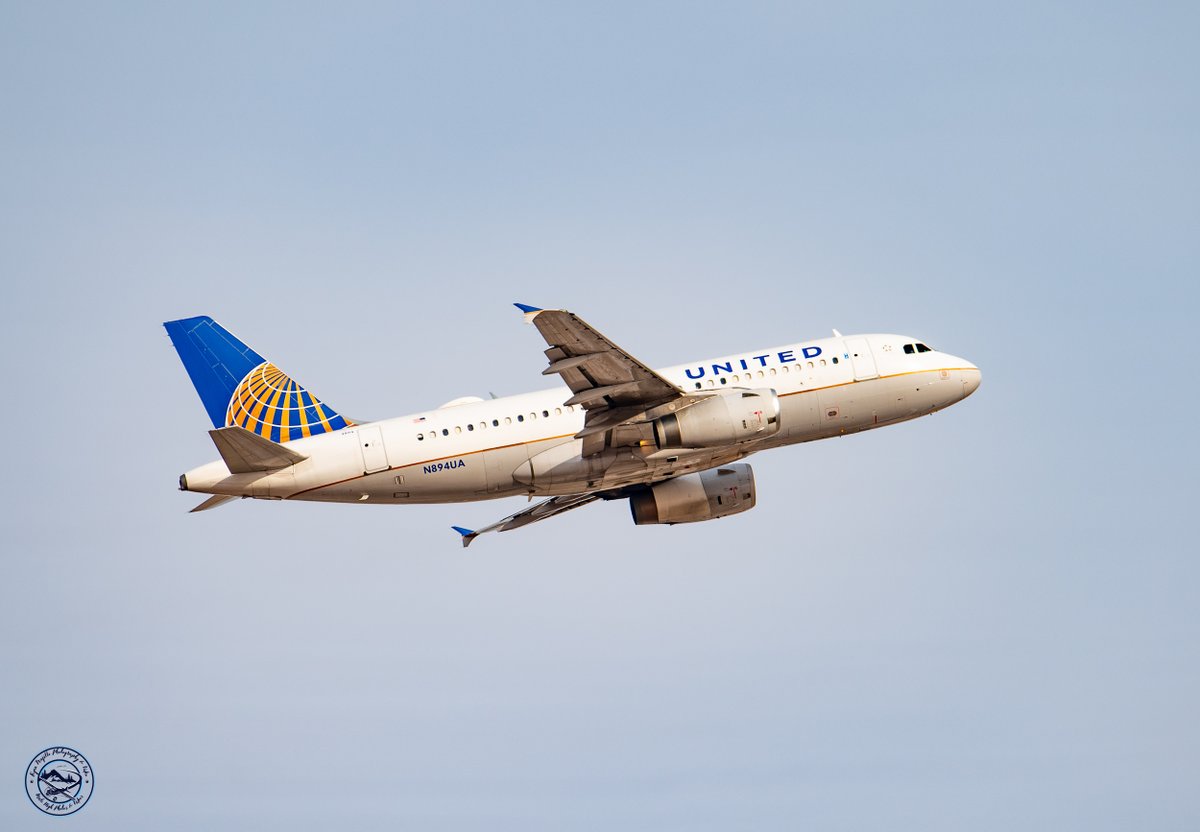 Today we are ascending as we approach the middle of the week. Have a great day! #beingunited #myunitedjournery #unitedairlines #aviationphotography