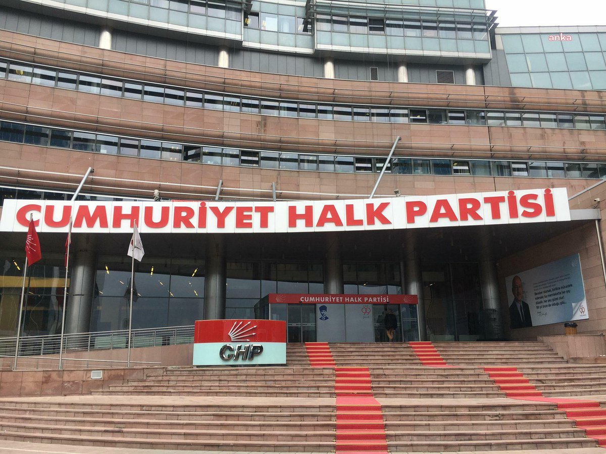 Yerel seçimden zaferle çıkan CHP'li yeni belediye başkanları, koltuğa oturur oturmaz borç yüküyle karşı karşıya kaldı. CHP'nin AKP ve MHP'den devraldığı belediyelerin toplam borcu 100 milyar liraya dayandı. ankahaber.net/haber/detay/bo…