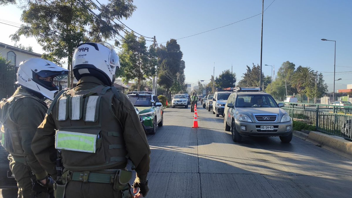 #PedroAguirreCerda: Carabineros de la 51a Comisaría efectúan servicio de control de tránsito integral, mitigando delitos contra las personas y entregando medidas de seguridad vial.
#OrdenYPatria
#LaPrevenciónEsNuestraEsencia