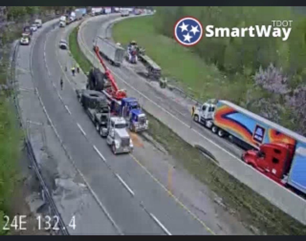 Always wonder about these folks going down Monteagle that think physics don’t apply to them 🧐

#trucking #truckdriver #freightx #truckaccidents #monteagle #tennessee