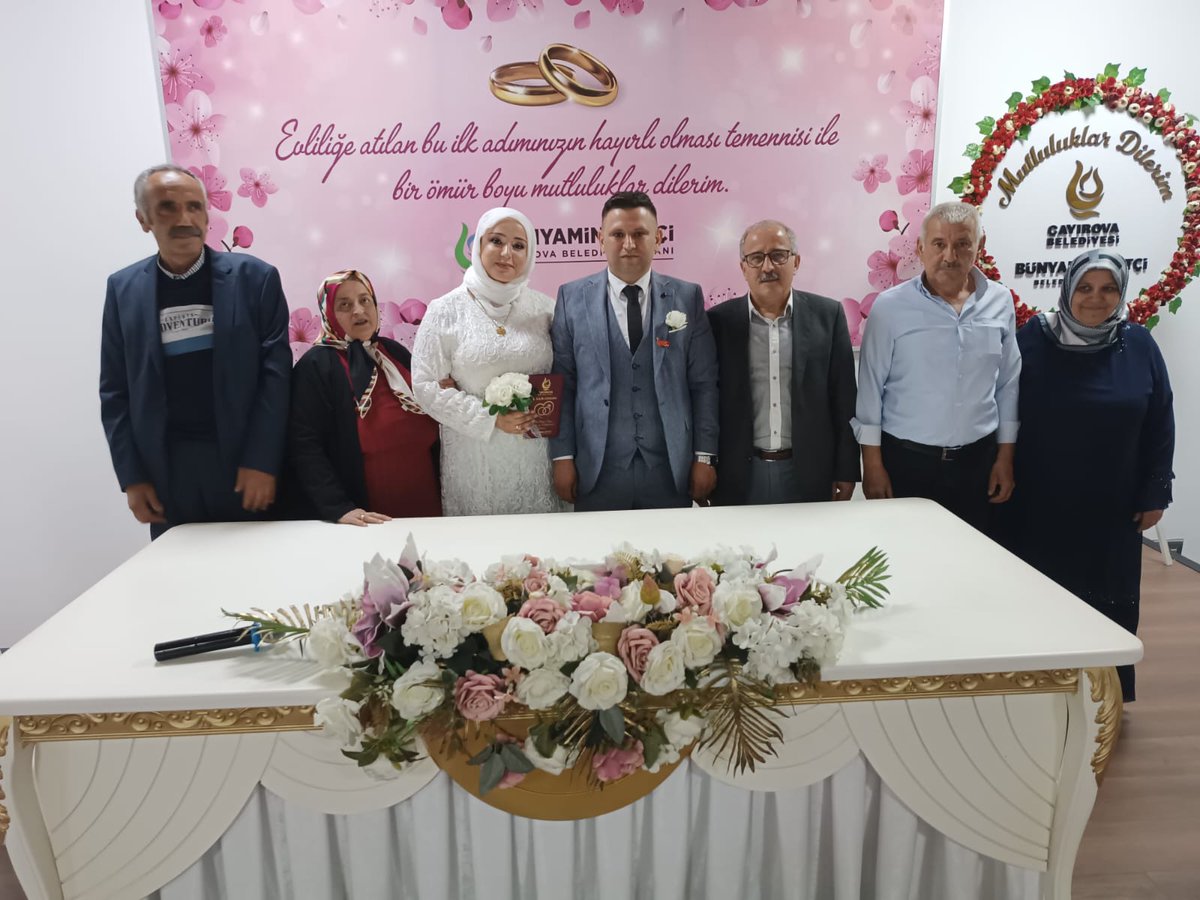 Belediye Başkan Yardımcımız Sadettin Arıkboğa, hayatlarını birleştiren Sümeyye & Serdar çiftinin nikah törenine katılım sağlayarak, Bayram ve Asar ailelerini tebrik etti ve genç çifte iki cihan saadeti diledi.