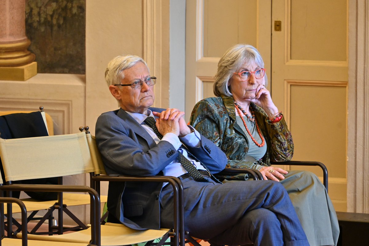 AccademiaCrusca's tweet photo. Scatti dalla seconda #tornata accademica (11 aprile 2024) nella Villa di Castello, dedicata alla presentazione del progetto #GeoStoGrammIt: un archivio geo-storico delle grammatiche e di altre risorse per l’apprendimento dell’italiano. https://t.co/X1JbwWEU3K
