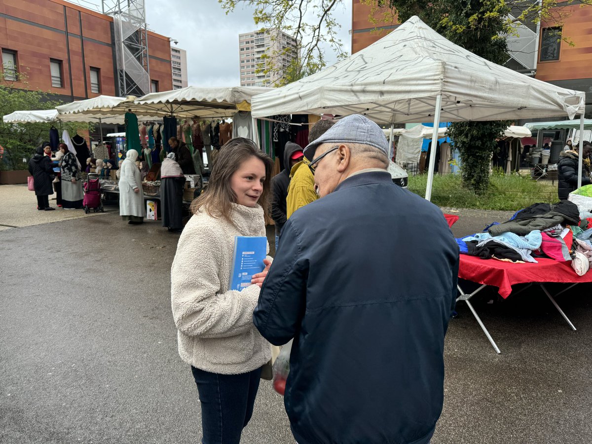 🟡 Nous étions ce matin au marché de la Fontaine d’Ouche pour échanger avec les habitants du quartier. Sur le terrain, au quotidien !

#Dijon