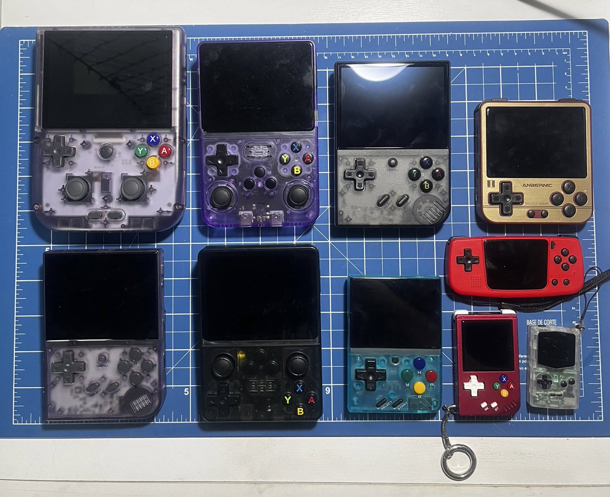 ericarrache's tweet photo. A thread de hoje responde uma pergunta que sempre fazem: Qual o melhor emulador pro meu orçamento?

Junto com as respostas, tem link pra ofertas do Aliexpress desses portáteis, marquem os amigos na dúvida e deixem um RT pra ajudar no engajamento por favor <3