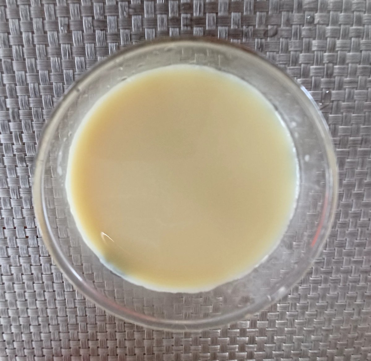 #多分私しかやってない 栃木乳業のレモン牛乳(右)と 針谷乳業のレモン牛乳(左)のブレンド