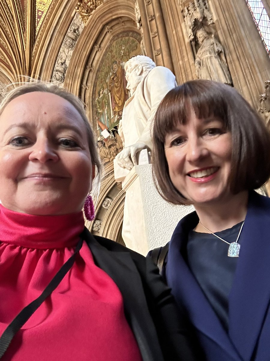 Wonderful to speak with @RachelReevesMP, Shadow Chancellor of the Exchequer, about the strong economic relationship between The Netherlands 🇳🇱 and the UK 🇬🇧 in the @HouseofCommons #Trade #Investment #NorthSeaNeighbours #StrongerTogether 💪