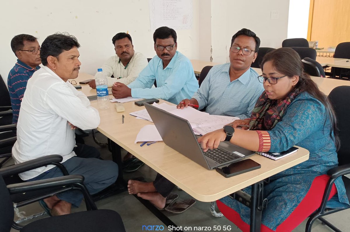 JepcJharkhand's tweet photo. झारखंड शैक्षिक अनुसंधान एवं प्रशिक्षण परिषद (#JCERT) में राज्य के 1000 चयनित विद्यालयों के लिए मातृभाषा आधारित बहुभाषी शिक्षण कार्यक्रम (MTB MLE) हेतु सामग्री निर्माण कार्यशाला का आयोजन किया जा रहा है। इस कार्यशाला में मुंडारी, संताली, कुड़ुख, खड़िया और हो भाषा में बच्चों के लिए पठन पाठन से जुड़े शिक्षण सामग्रियों का निर्माण किया जा रहा है। 
#MTB_MLE #Multilingual_Education #JEPC @UNICEFIndia @LLF_edu @jcert_ran
