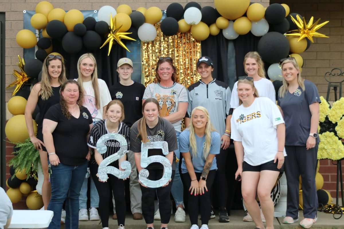 25th Anniversary of Fastpitch at Hernando High School! Thank you to all of our alumni! We love and appreciate you all! #teamdcs