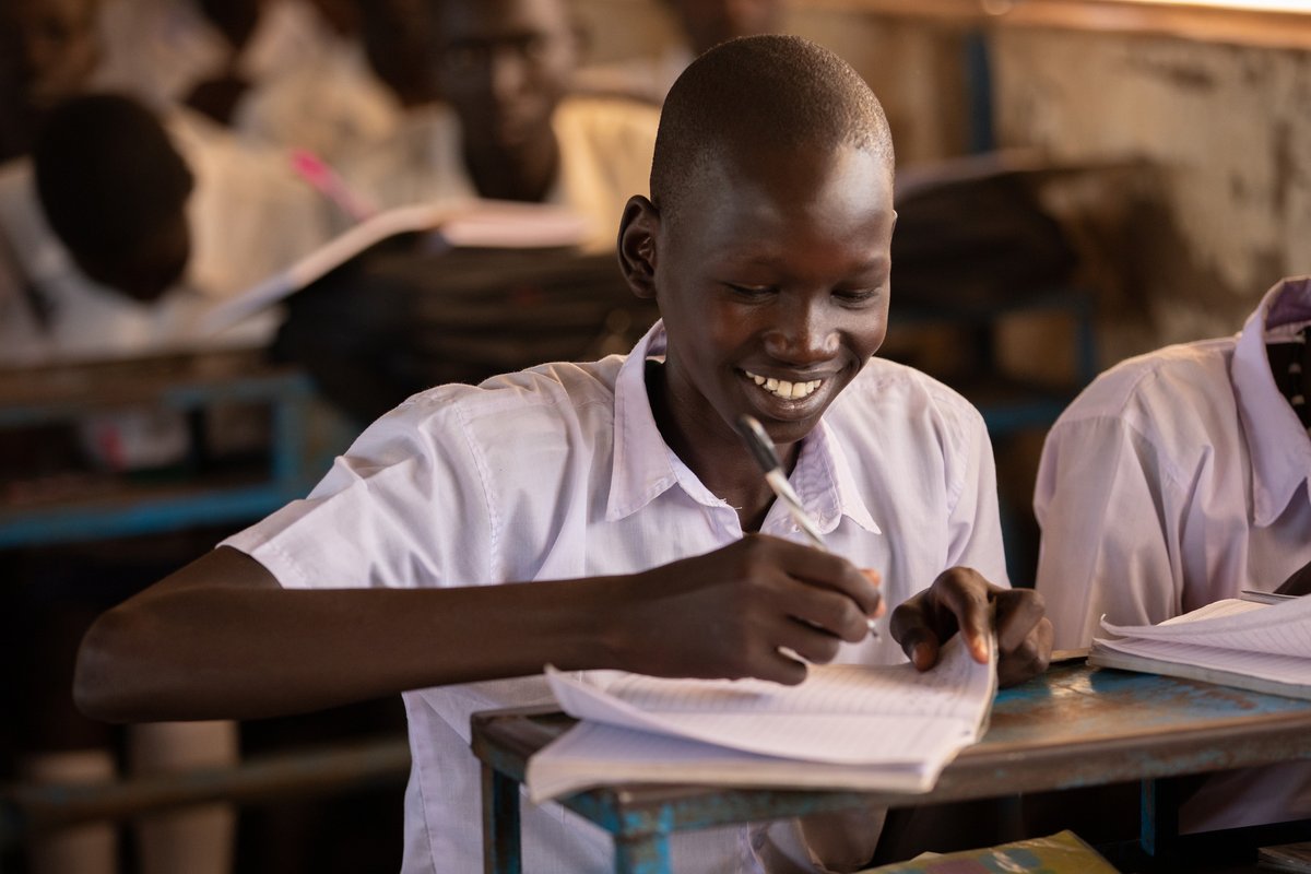 Investing in school feeding is investing in: 📗 Education 🍏 Nutrition and health 💚 Social protection 💸 Local economies ✅ Human capital This year @WFP plans to provide school meals to 357k children across #SouthSudan