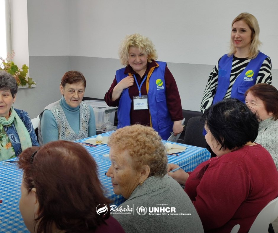 @ROKADA_CF with the financial support @UNHCRUkraine held a master class on making Easter eggs in #Volyn region🥰 The members of the local women's club, with the help of our specialists, made traditional eggs using the wax technique🌱