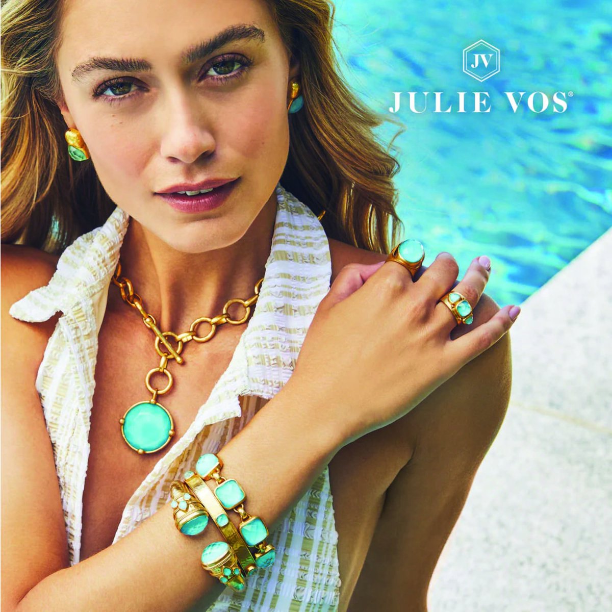 Color your world 🎨🌎 Discover the mesmerizing aqua hue of the Honeybee Demi Necklace by #JulieVos at #AlexandersJwlrs

#statementnecklace #colorfuljewelry #springjewelry