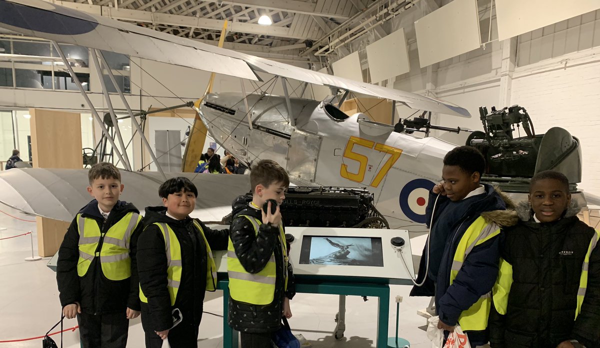 Year 5 are having a fabulous time at the #ForcesinSTEM day out at the @RAFMUSEUM 🧑‍🔬🧪 🧫 🧬 #YouthSTEM