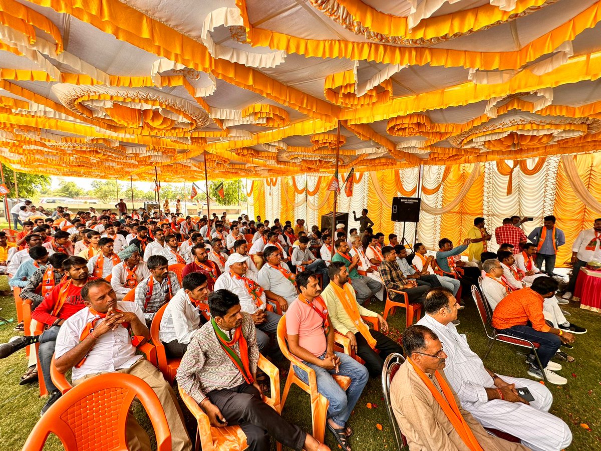 SharwanBagdiBjp's tweet photo. "संकल्प विकसित भारत का
संकल्प तीसरी बार मोदी सरकार का"

जालोर सिरोही लोकसभा क्षेत्र से भाजपा उम्मीदवार श्री लुंबाराम जी चौधरी के समर्थन में भीनमाल में भाजयुमो द्वारा आयोजित नमो युवा सम्मेलन में सम्मिलित हो युवाओं से भाजपा को पुनः जीताने की अपील की। इस दौरान भाजपा के पूर्व अध्यक्ष श्री सतीश जी पूनिया का सानिध्य मिला।