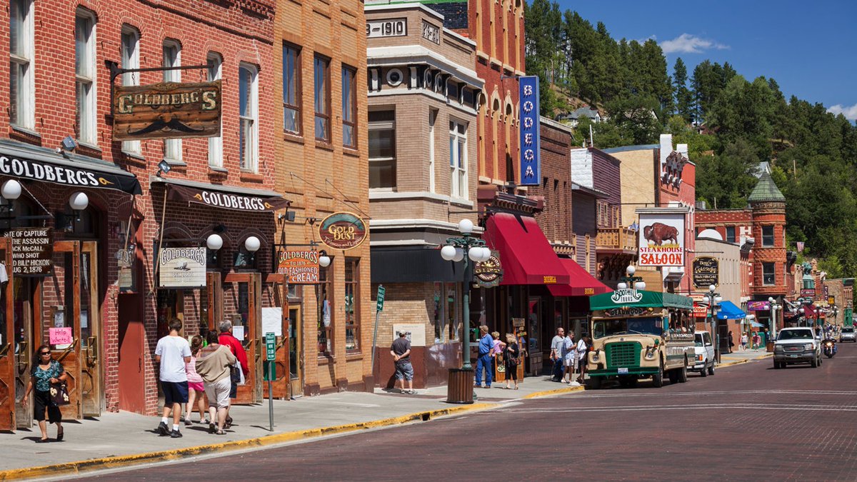 Una mirada a los principales destinos turísticos de Dakota del Sur: Monte Rushmore, Badlands y más bit.ly/Spanish-News | #ButterWord #Spanish_News #DestinosImprescindibles #HistoriasDeViaje #PueblosConEncanto #rutas #SaboresDelMundo #TurismoCultural #ViajandoPorElMundo #Vi...