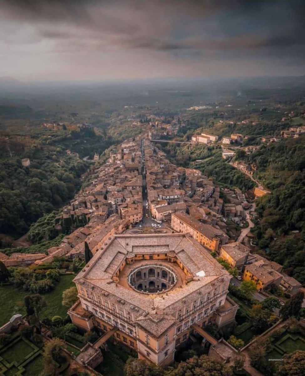 #PalazzoFarnese a #Caprarola in provincia di #Viterbo è uno dei più suggestivi esempi di dimora rinascimentale di tutta Europa Per scoprire di più 👉 visitlazio.com/palazzo-farnes… 📷 Ig manutoni24 #VisitLazio #LazioIsMe #LazioEternaScoperta