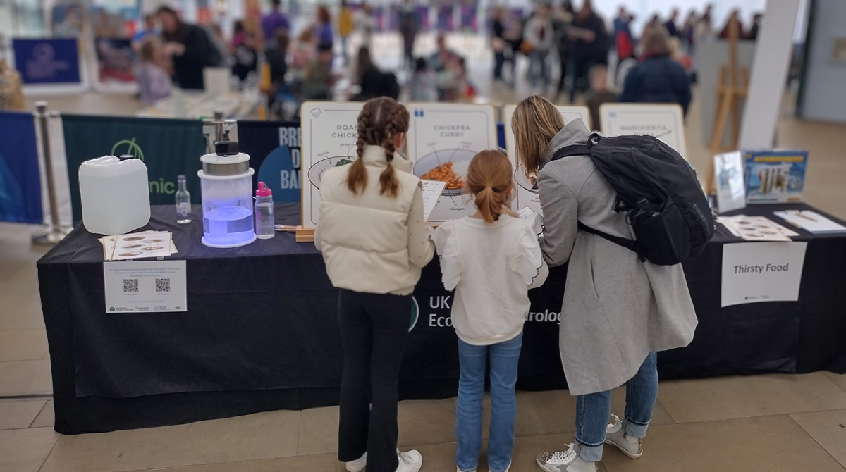 Our @HydroJules team had a great time at #EdSciFest @ourdynamicearth last week!

We debuted our Augmented Reality sandbox, a fun way to understand floods & droughts in catchments 🌊

And we had engaging conversations on water cycle science & hydrology's importance in our lives 💧