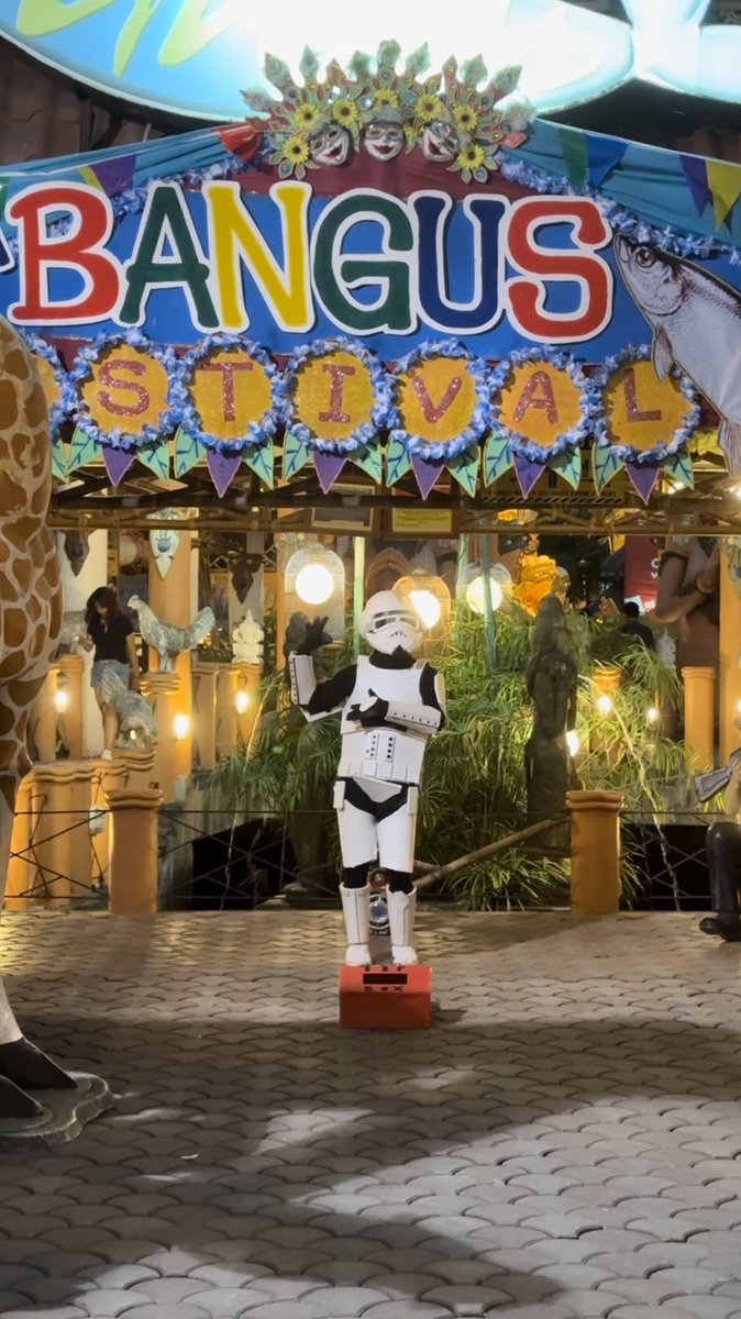thierrycoup's tweet photo. A crazy themed restaurant in the Philippines. https://t.co/bGZ1YCc56H